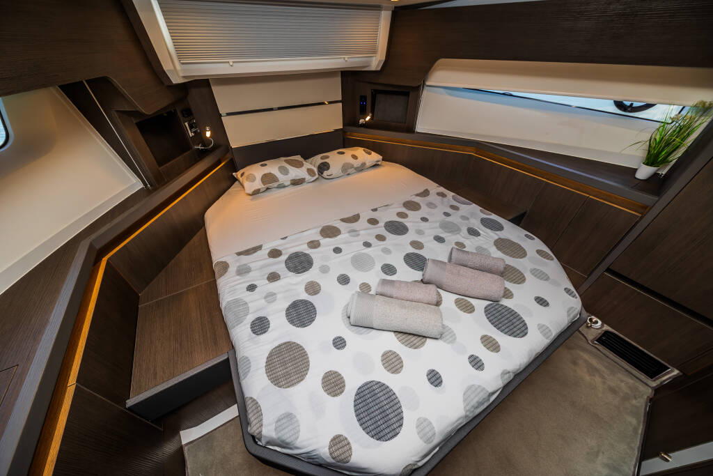 Motor yacht Sealine F430 Grace II