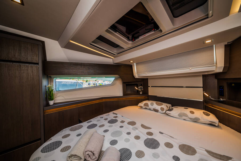 Motor yacht Sealine F430 Grace II