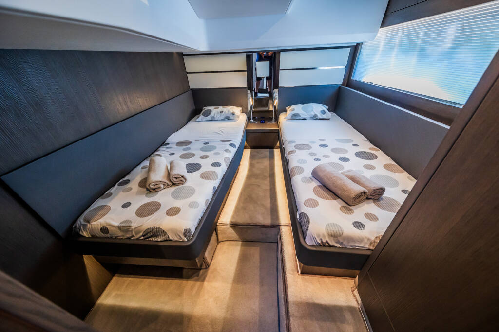 Motor yacht Sealine F430 Grace II