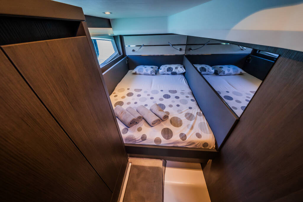 Motor yacht Sealine F430 Grace II