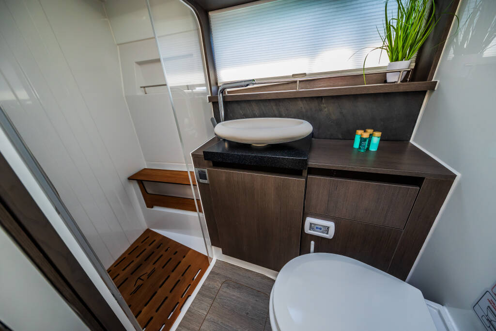 Motor yacht Sealine F430 Grace II