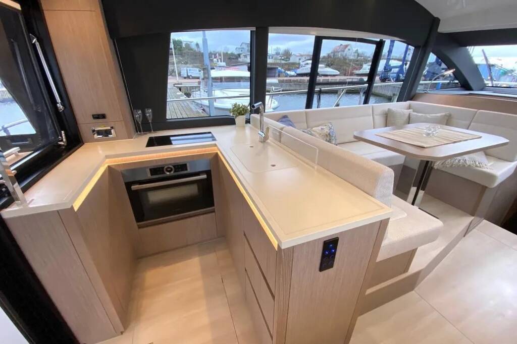 Motoryacht Sealine F430 Tireless Too
