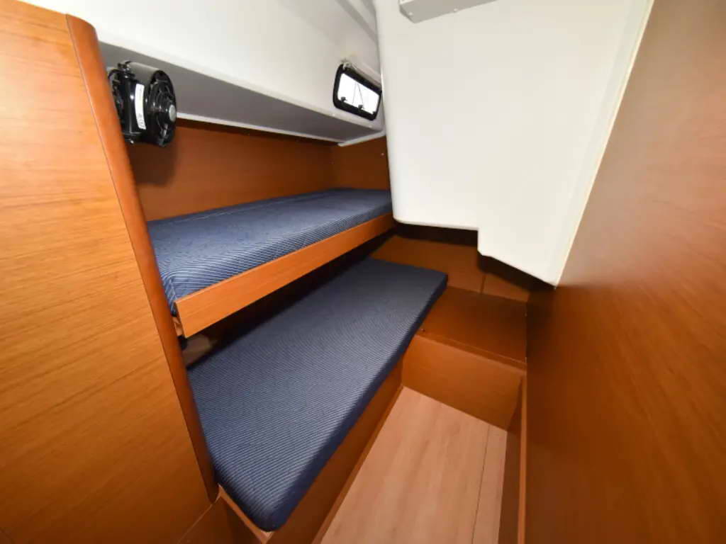 Sailing yacht Sun Loft 47 CLASS