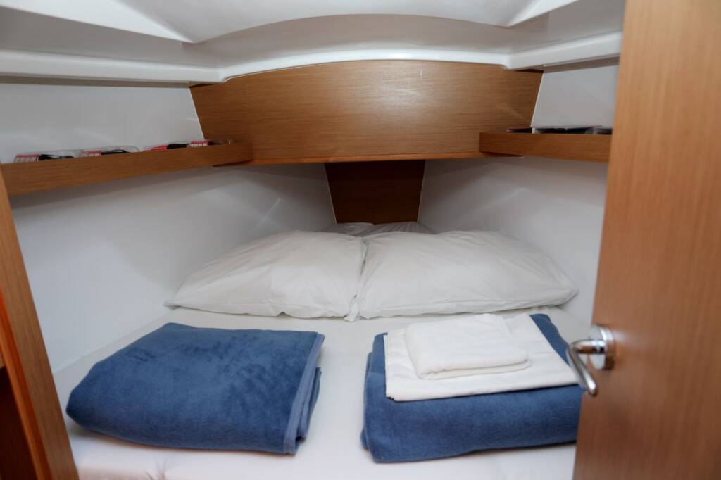 Sailing yacht Sun Odyssey 319 Tatjana