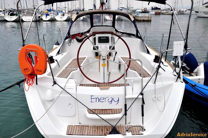 Sailing yacht Sun Odyssey 33i Energy