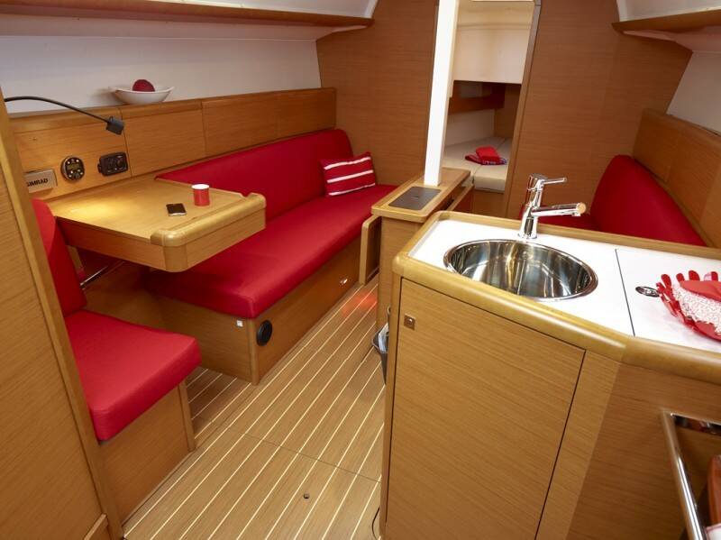Sailing yacht Sun Odyssey 33i Carry On