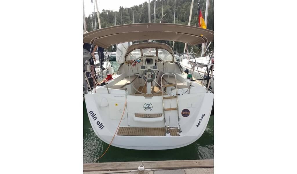 Sailing yacht Sun Odyssey 33i min elli