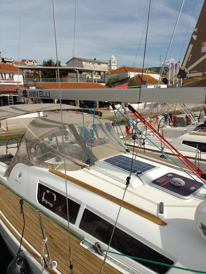 Sailing yacht Sun Odyssey 33i min elli
