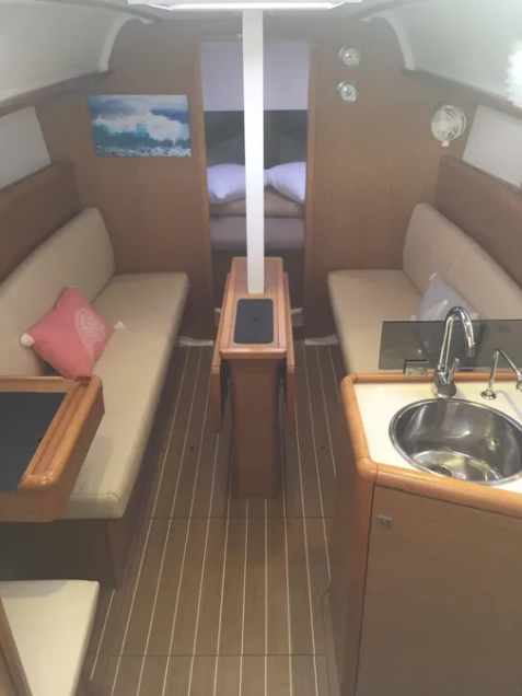 Sailing yacht Sun Odyssey 33i Carry On