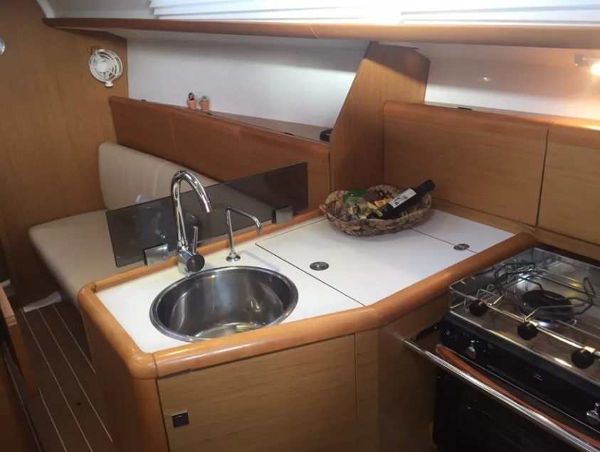 Sailing yacht Sun Odyssey 33i Carry On