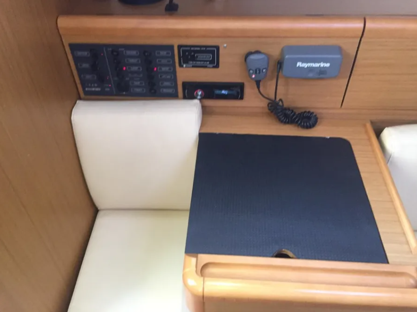 Sailing yacht Sun Odyssey 33i Carry On