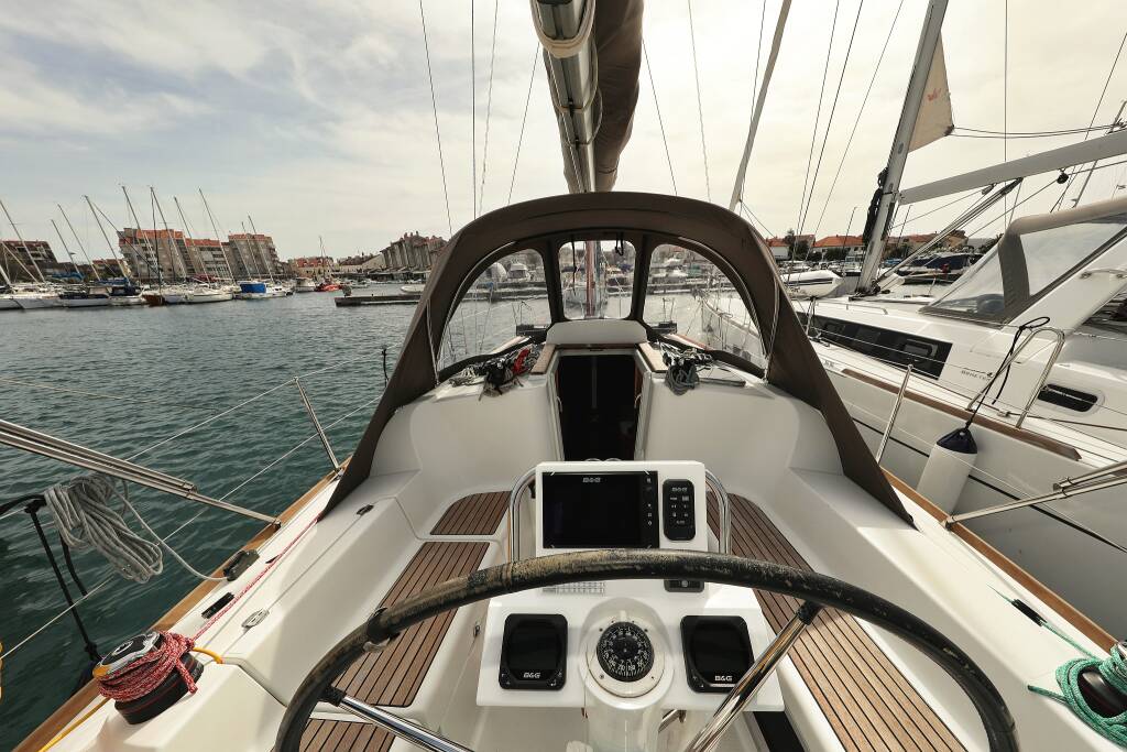 Sailing yacht Sun Odyssey 33i Cosma
