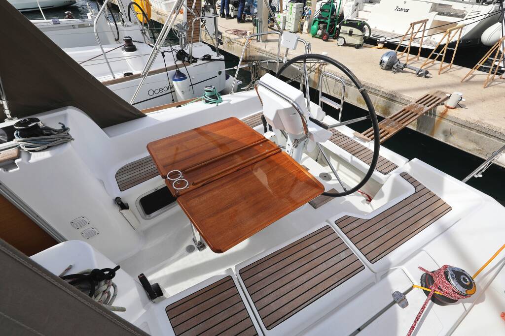 Sailing yacht Sun Odyssey 33i Cosma