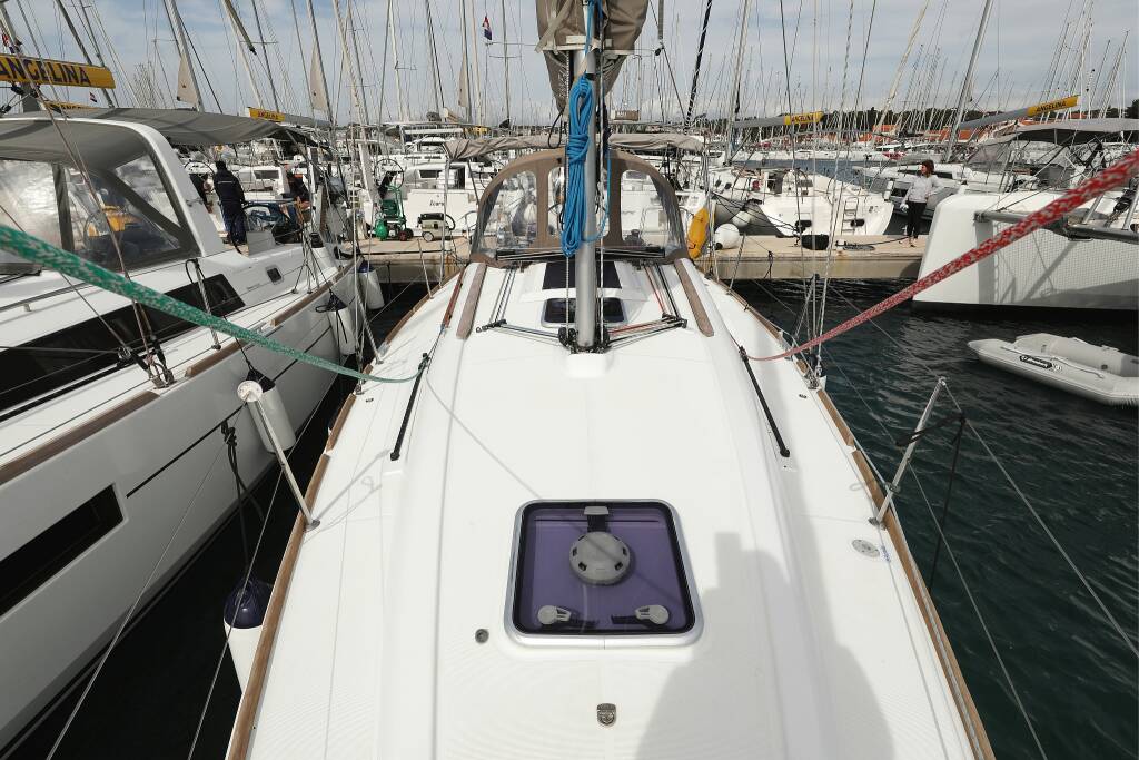 Sailing yacht Sun Odyssey 33i Cosma