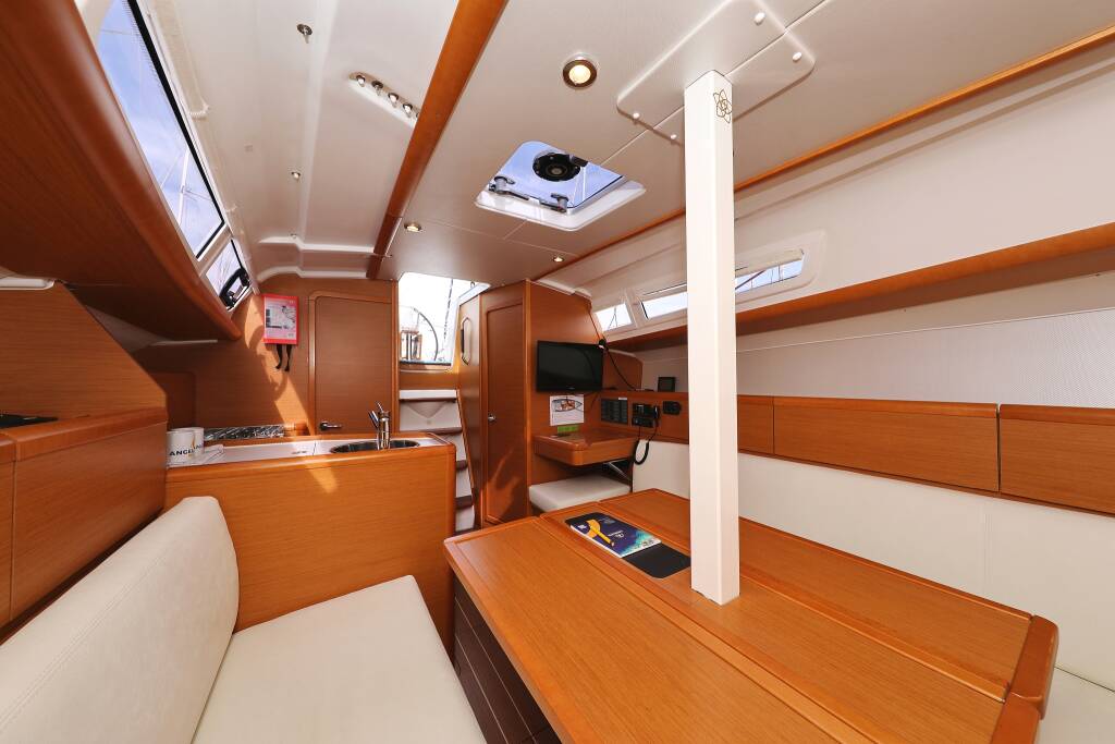 Sailing yacht Sun Odyssey 33i Cosma
