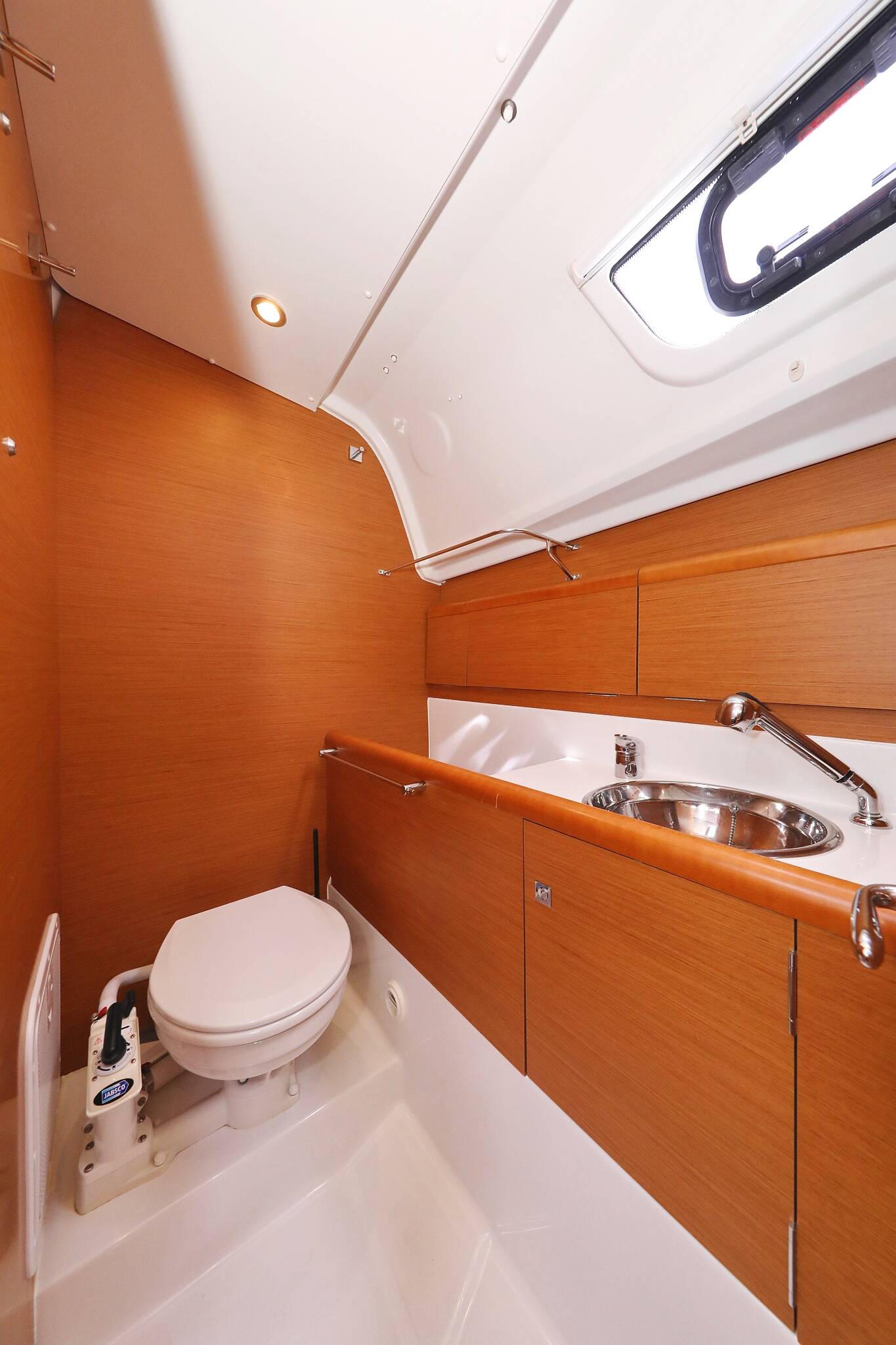 Sailing yacht Sun Odyssey 33i Cosma