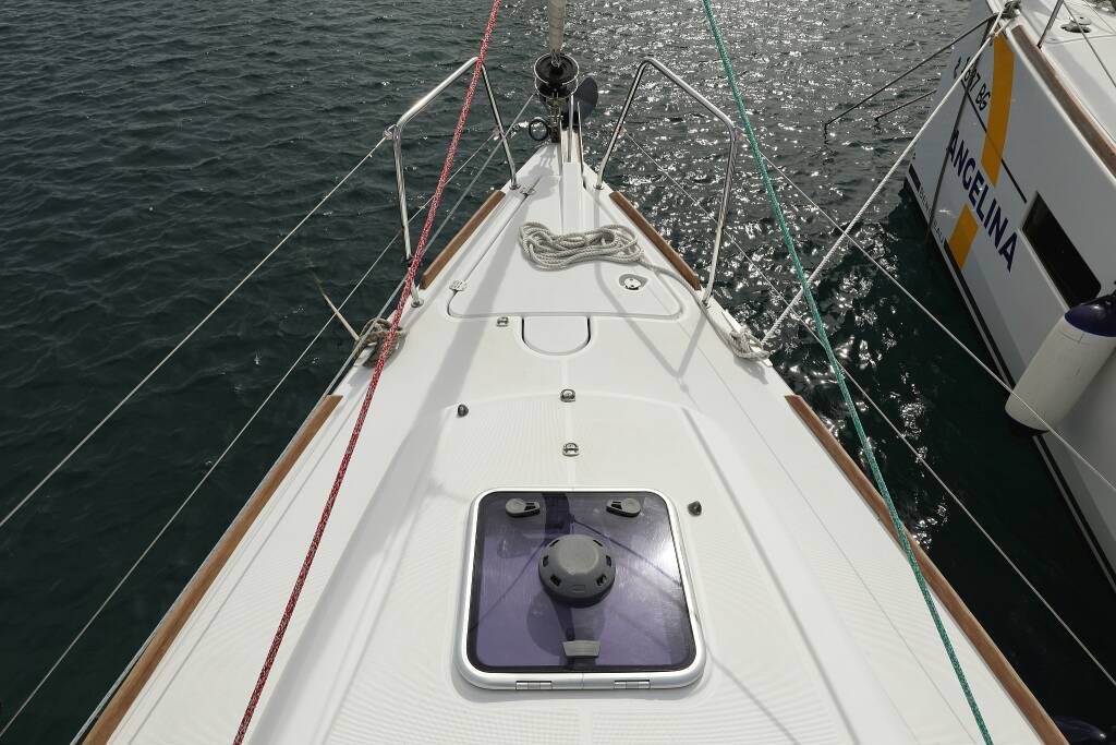 Sailing yacht Sun Odyssey 33i Cosma