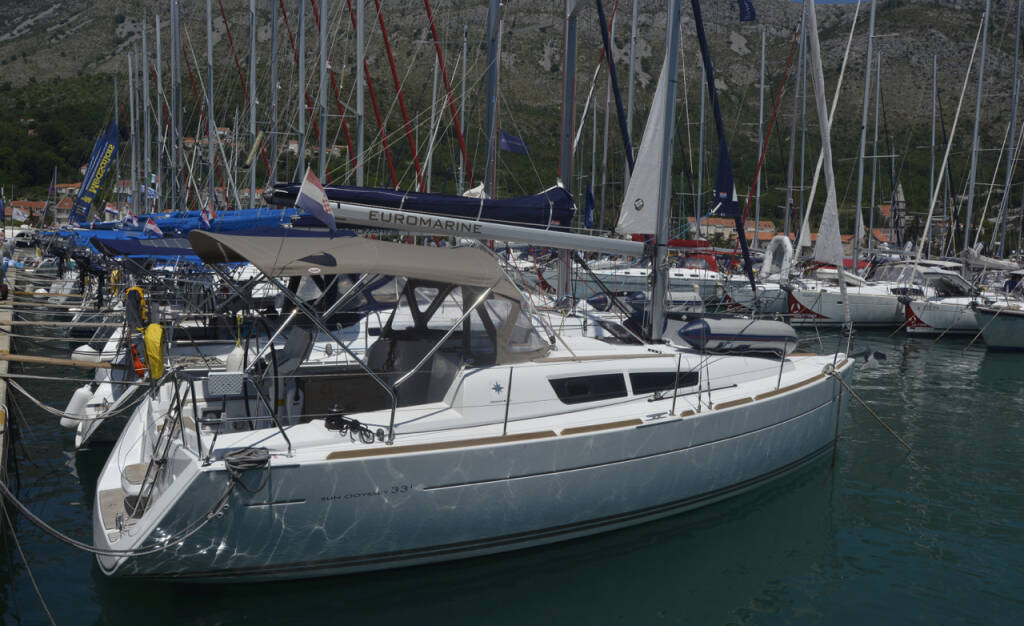 Sailing yacht Sun Odyssey 33i Hasta Siempre