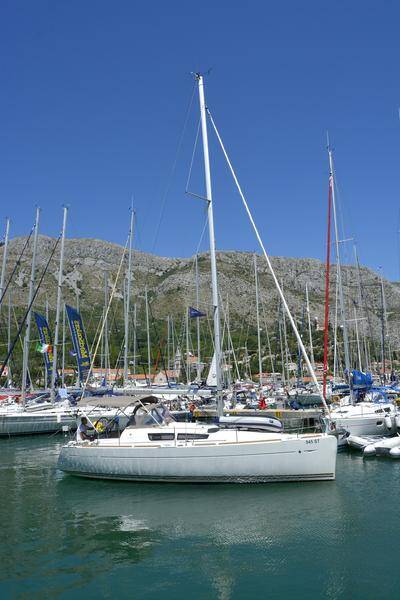 Sailing yacht Sun Odyssey 33i Hasta Siempre