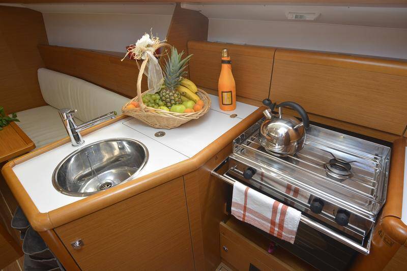 Sailing yacht Sun Odyssey 33i Hasta Siempre