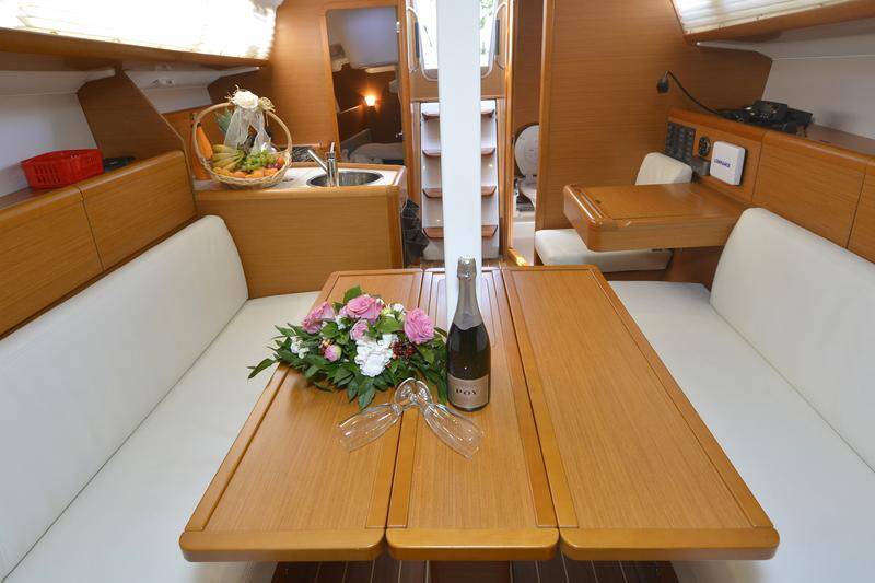 Sailing yacht Sun Odyssey 33i Hasta Siempre