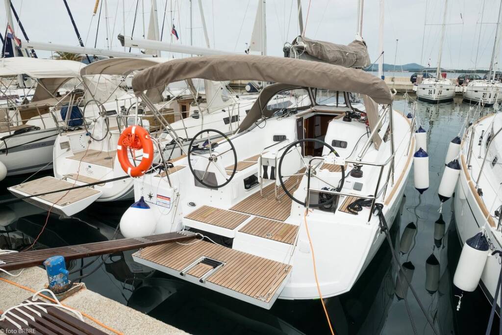 Sailing yacht Sun Odyssey 349 Popeye