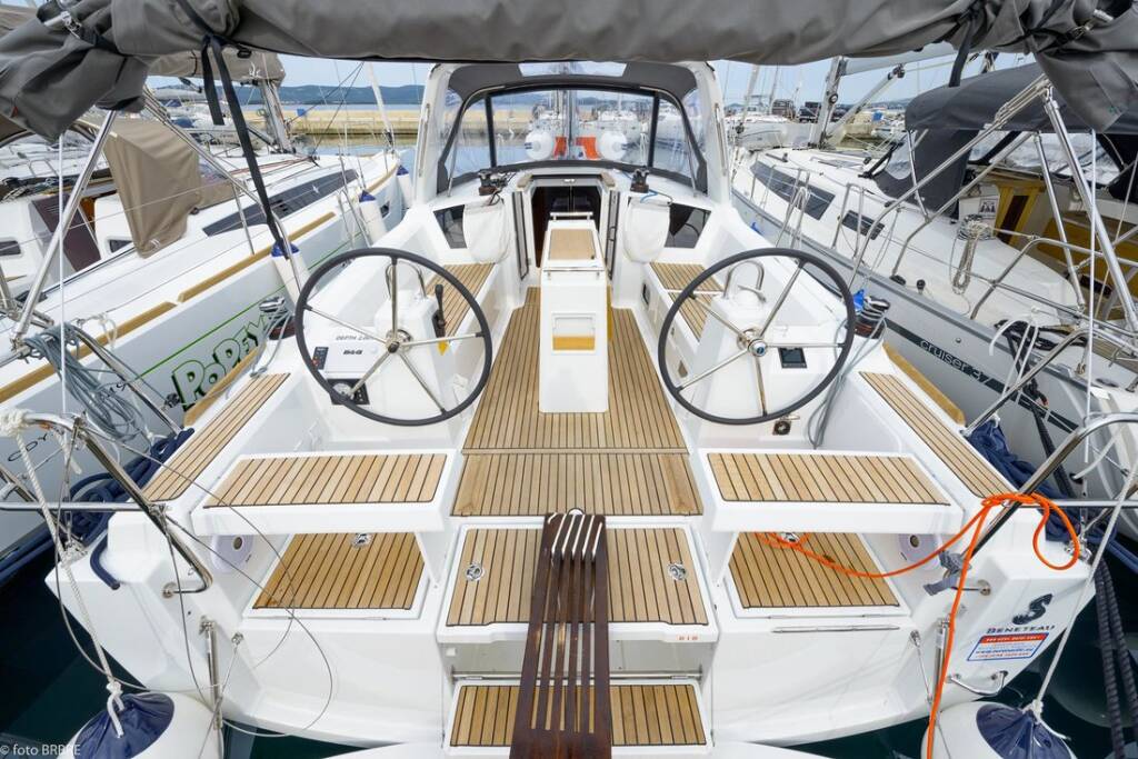 Sailing yacht Sun Odyssey 349 Popeye