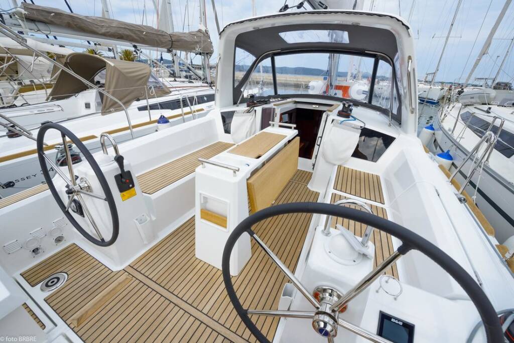 Sailing yacht Sun Odyssey 349 Popeye