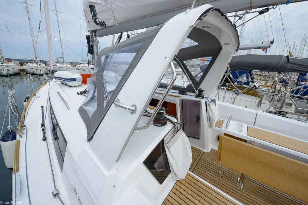 Sailing yacht Sun Odyssey 349 Popeye