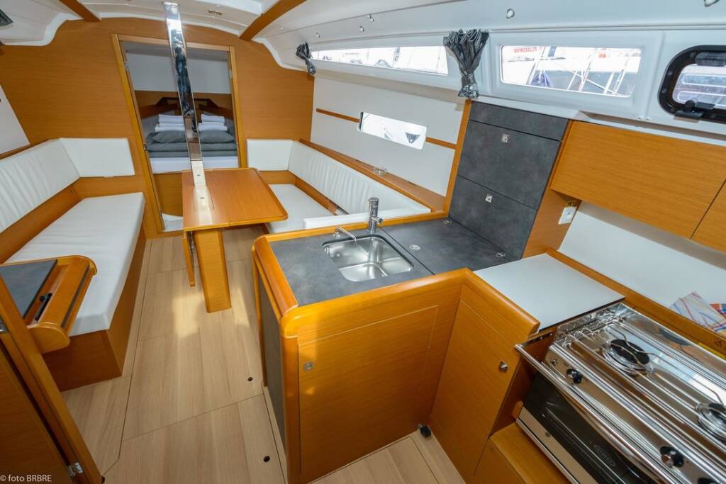 Sailing yacht Sun Odyssey 349 Popeye