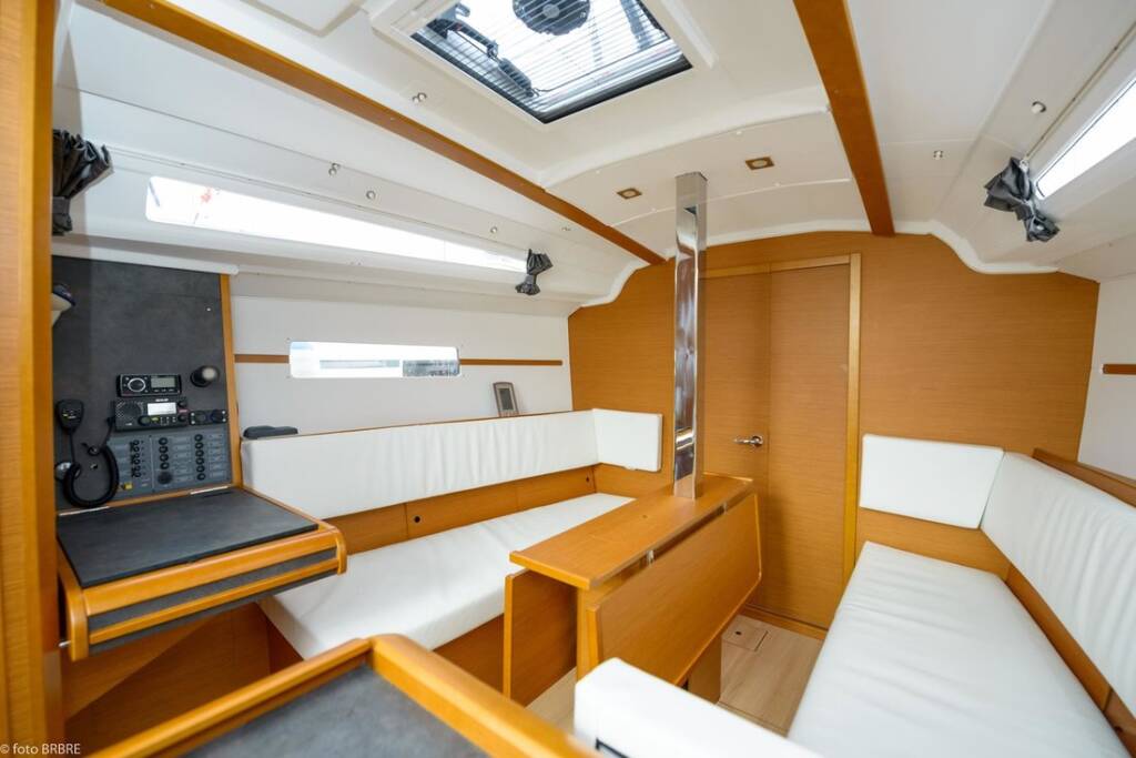 Sailing yacht Sun Odyssey 349 Popeye