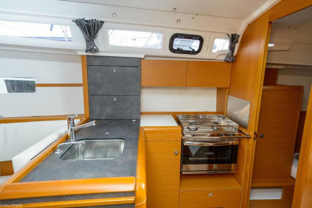 Sailing yacht Sun Odyssey 349 Popeye