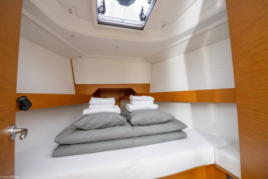 Sailing yacht Sun Odyssey 349 Popeye