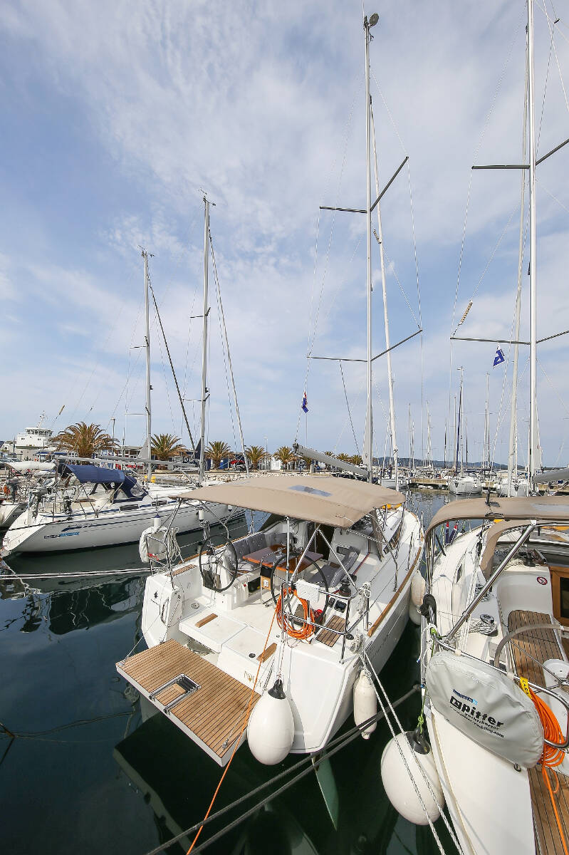 Sailing yacht Sun Odyssey 349 Polly Fun