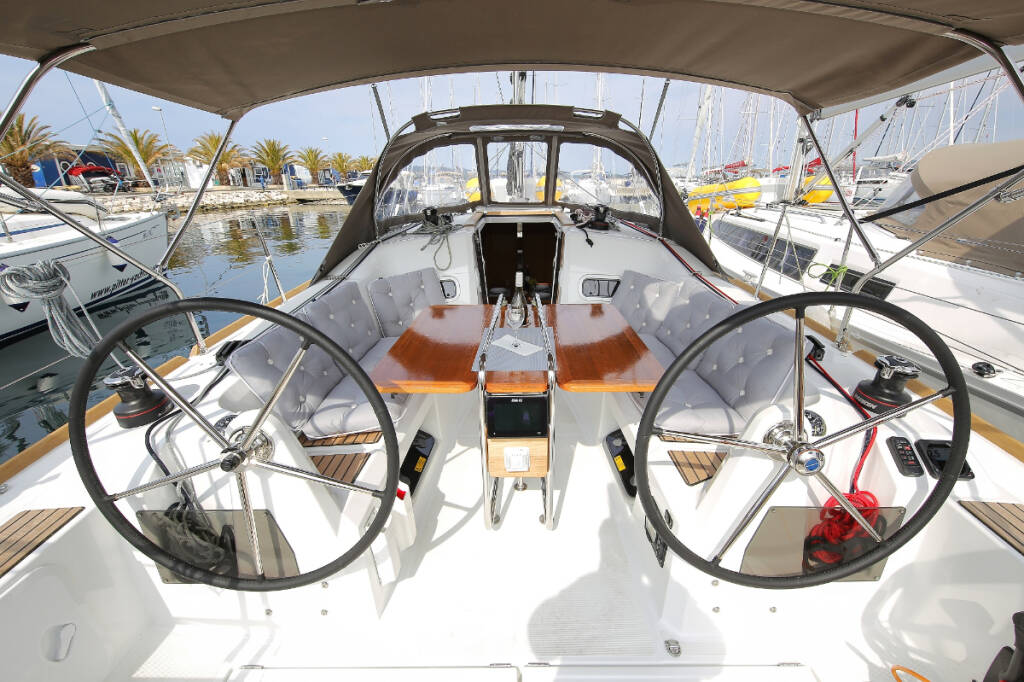 Sailing yacht Sun Odyssey 349 Polly Fun