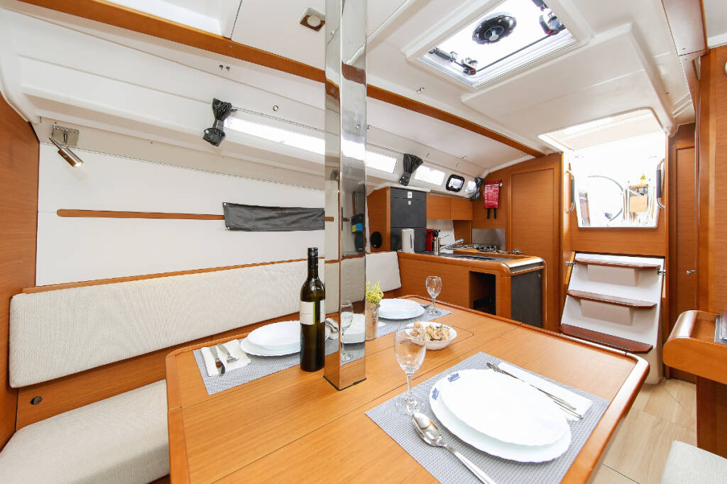 Sailing yacht Sun Odyssey 349 Polly Fun