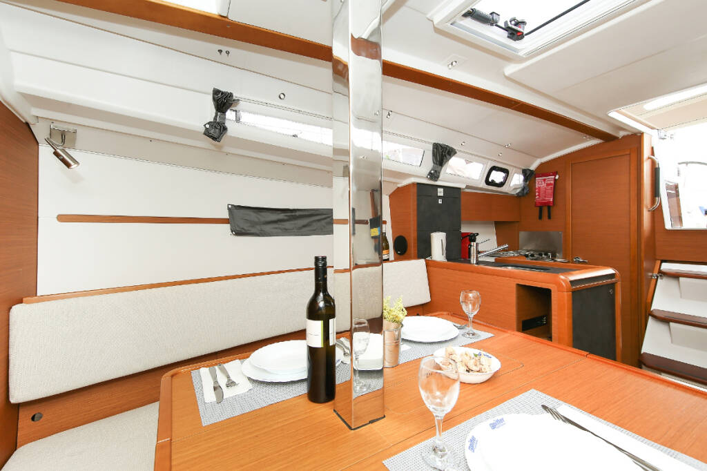 Sailing yacht Sun Odyssey 349 Polly Fun