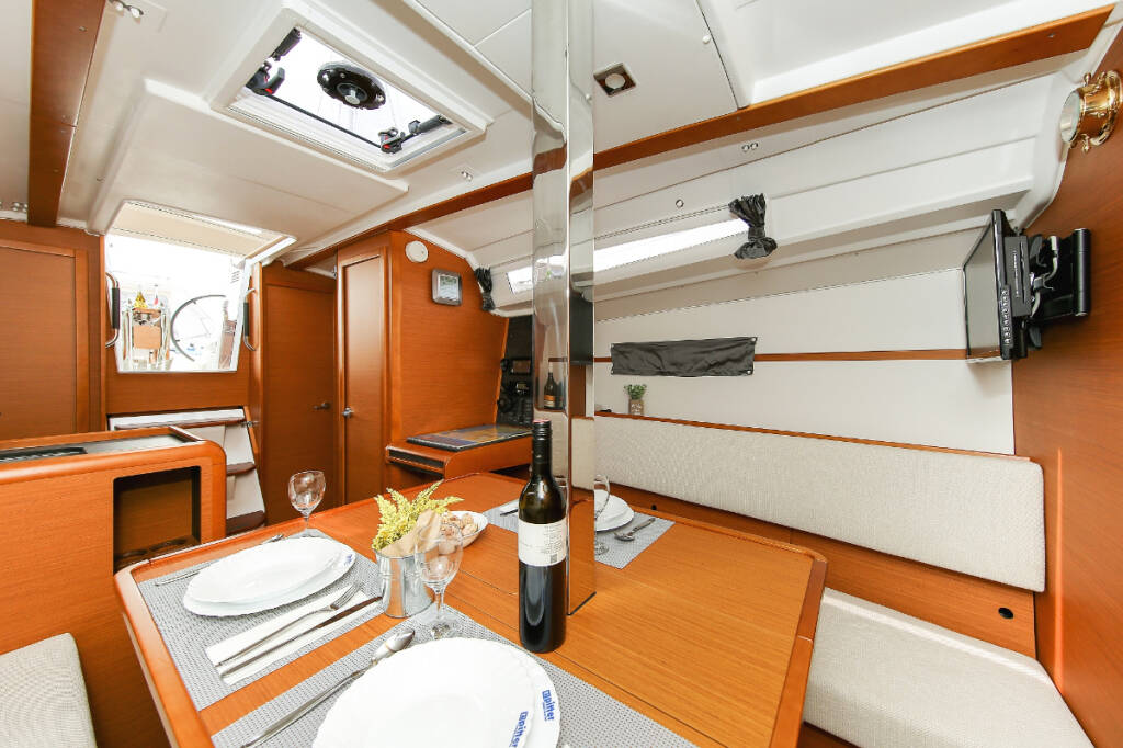 Sailing yacht Sun Odyssey 349 Polly Fun