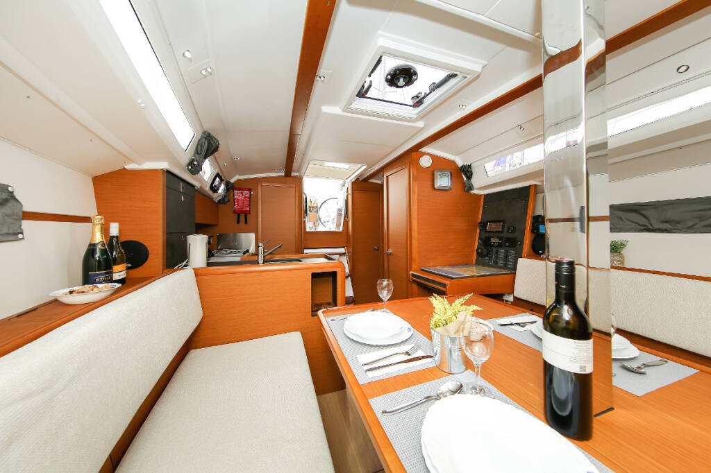 Sailing yacht Sun Odyssey 349 Polly Fun