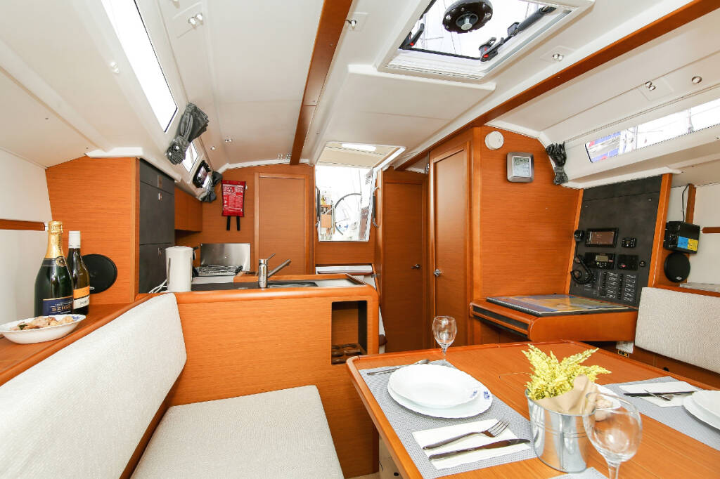 Sailing yacht Sun Odyssey 349 Polly Fun