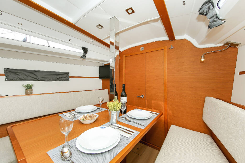 Sailing yacht Sun Odyssey 349 Polly Fun