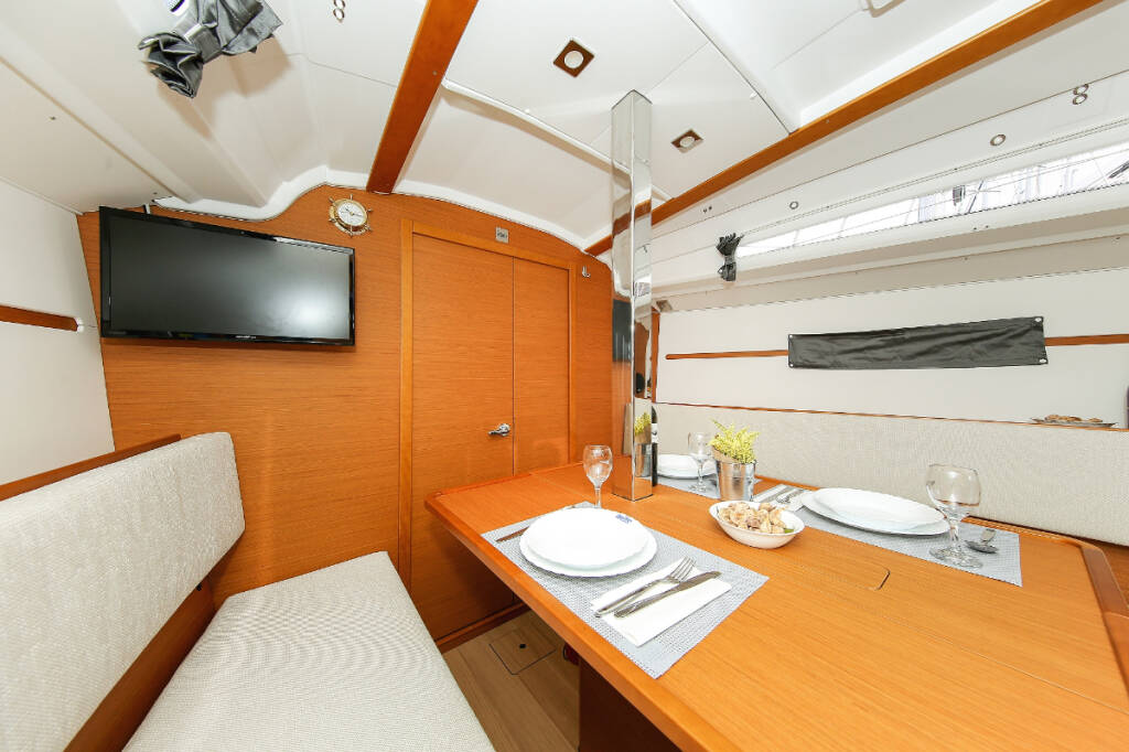 Sailing yacht Sun Odyssey 349 Polly Fun