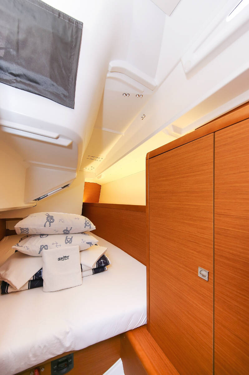 Sailing yacht Sun Odyssey 349 Polly Fun