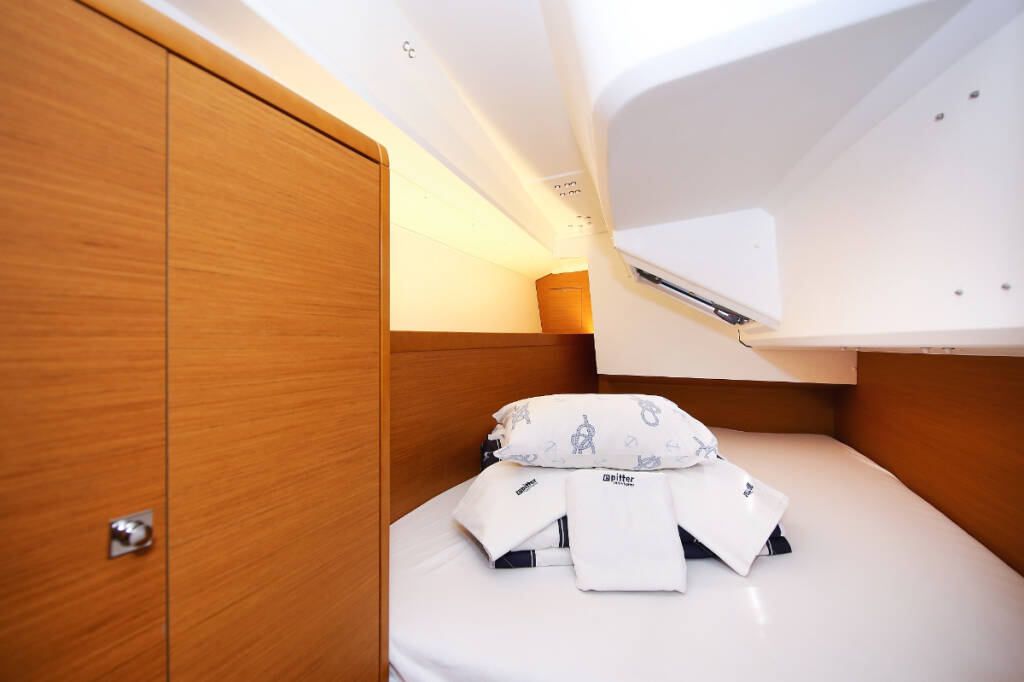 Sailing yacht Sun Odyssey 349 Polly Fun