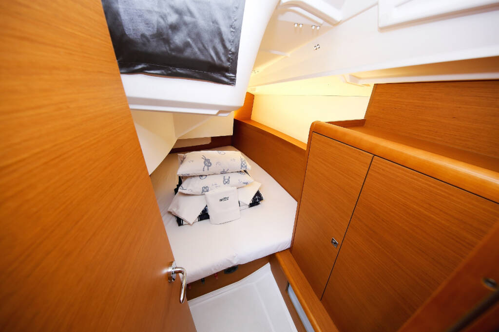 Sailing yacht Sun Odyssey 349 Polly Fun