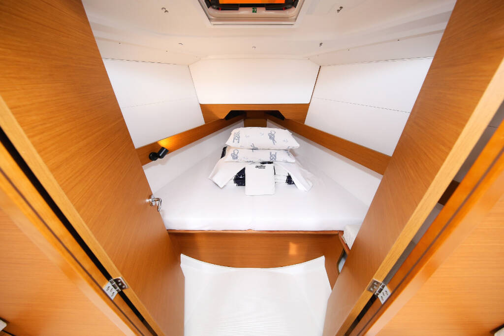 Sailing yacht Sun Odyssey 349 Polly Fun