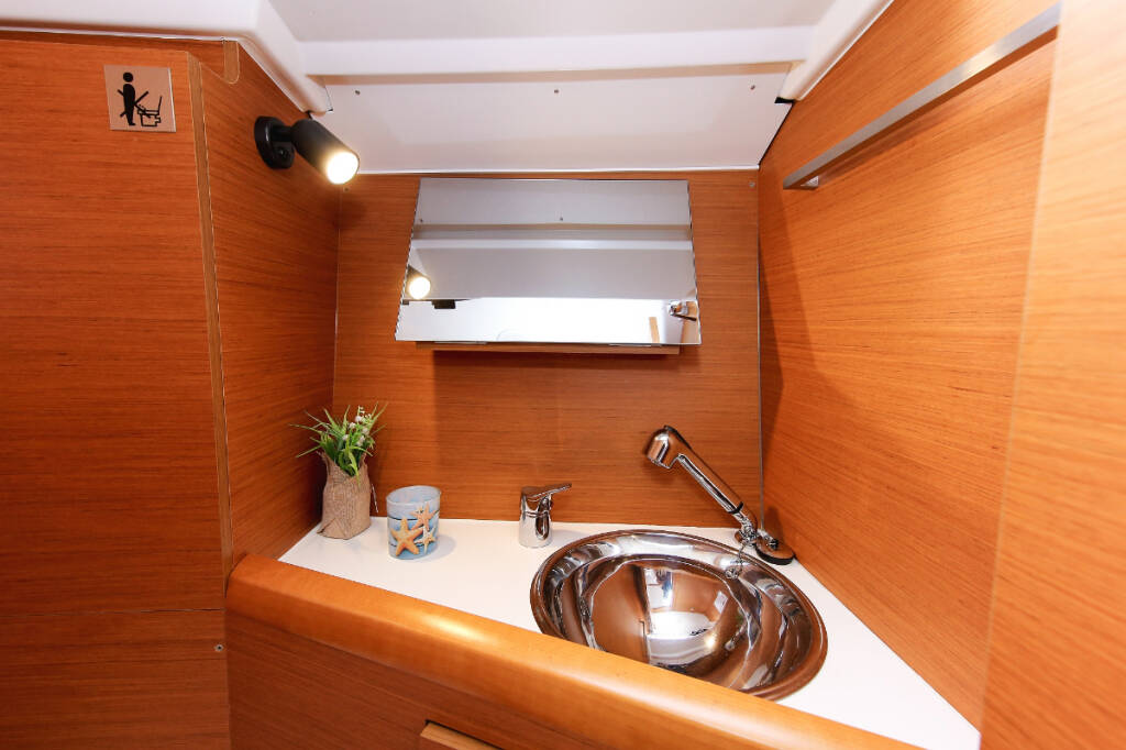Sailing yacht Sun Odyssey 349 Polly Fun