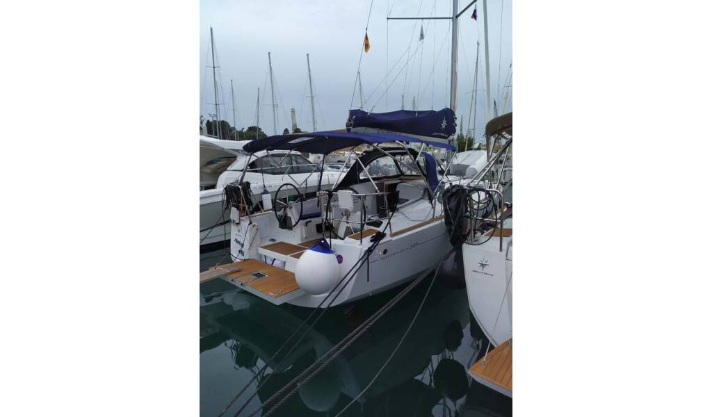 Sailing yacht Sun Odyssey 349 Sweet Elli
