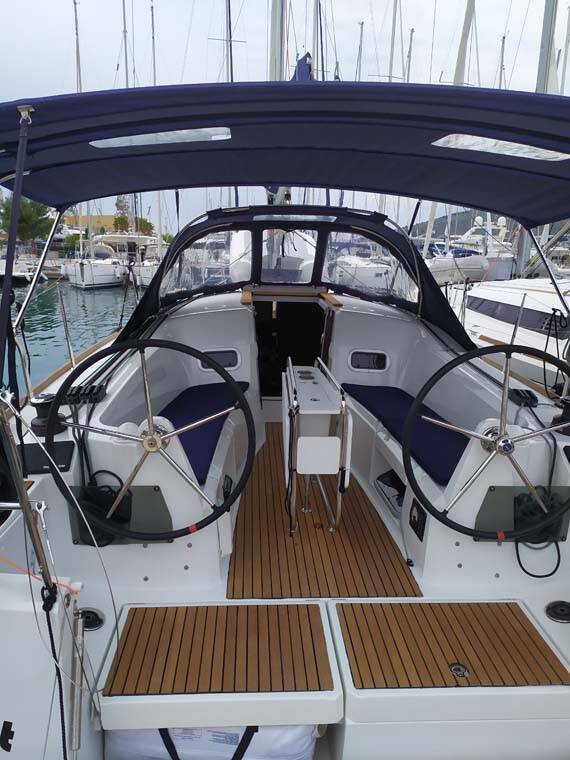 Sailing yacht Sun Odyssey 349 Sweet Elli