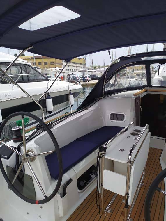Sailing yacht Sun Odyssey 349 Sweet Elli